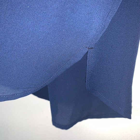 Michael Kors navy blue sleeveless 1/2 zip blouse. Size M - Picture 4 of 5